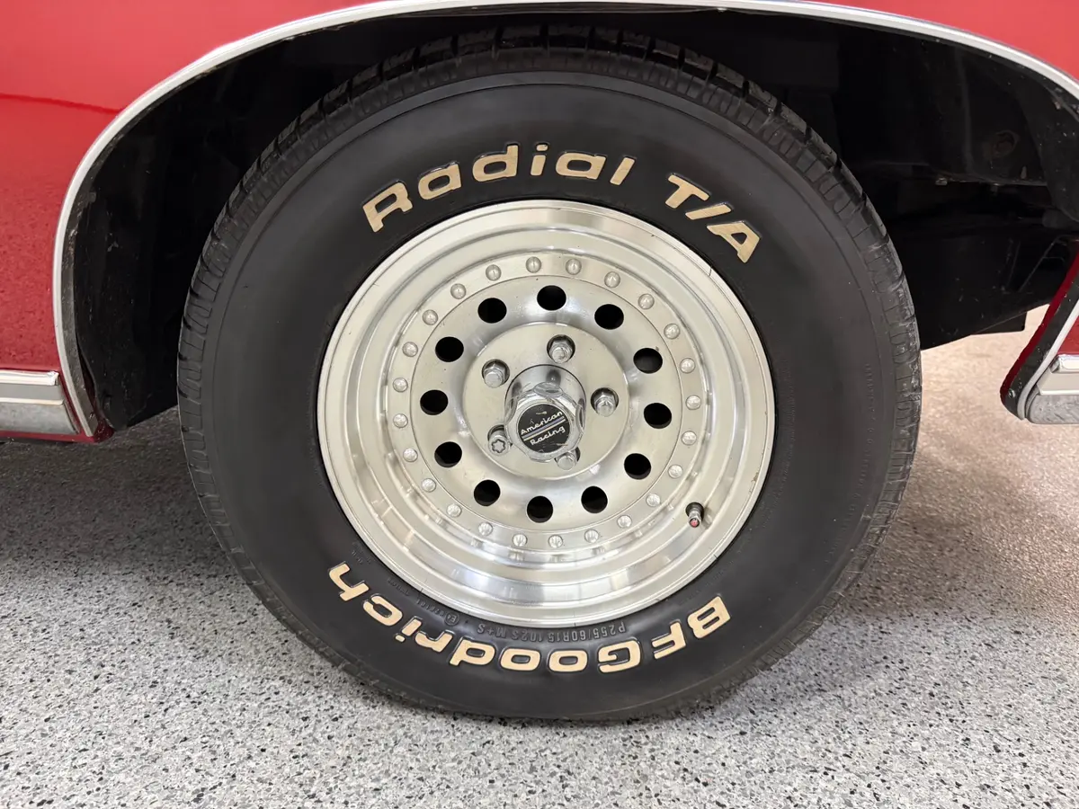 Vehicle photo 18