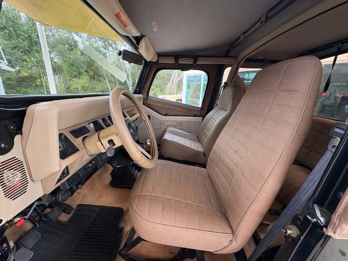 Vehicle photo 33