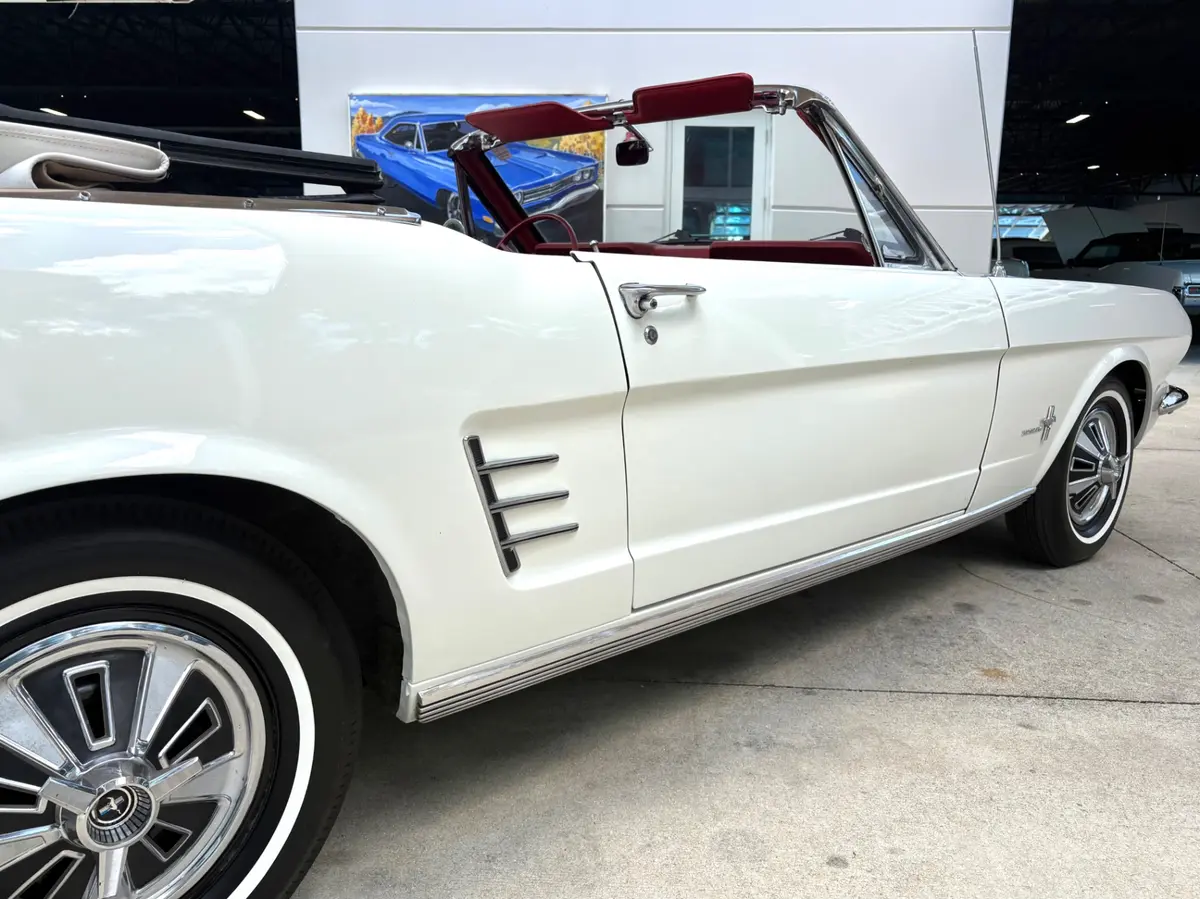Vehicle photo 17