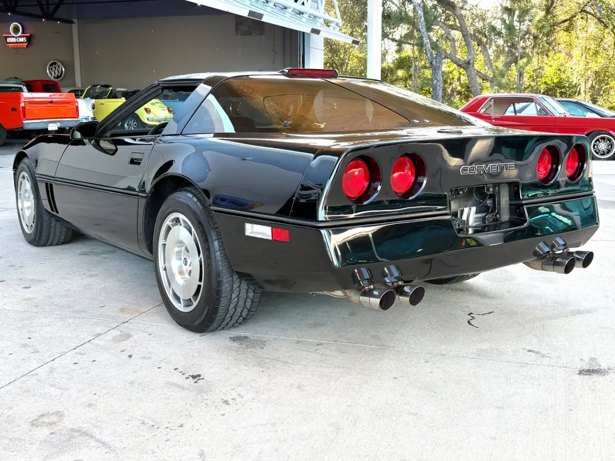 Vehicle photo 9