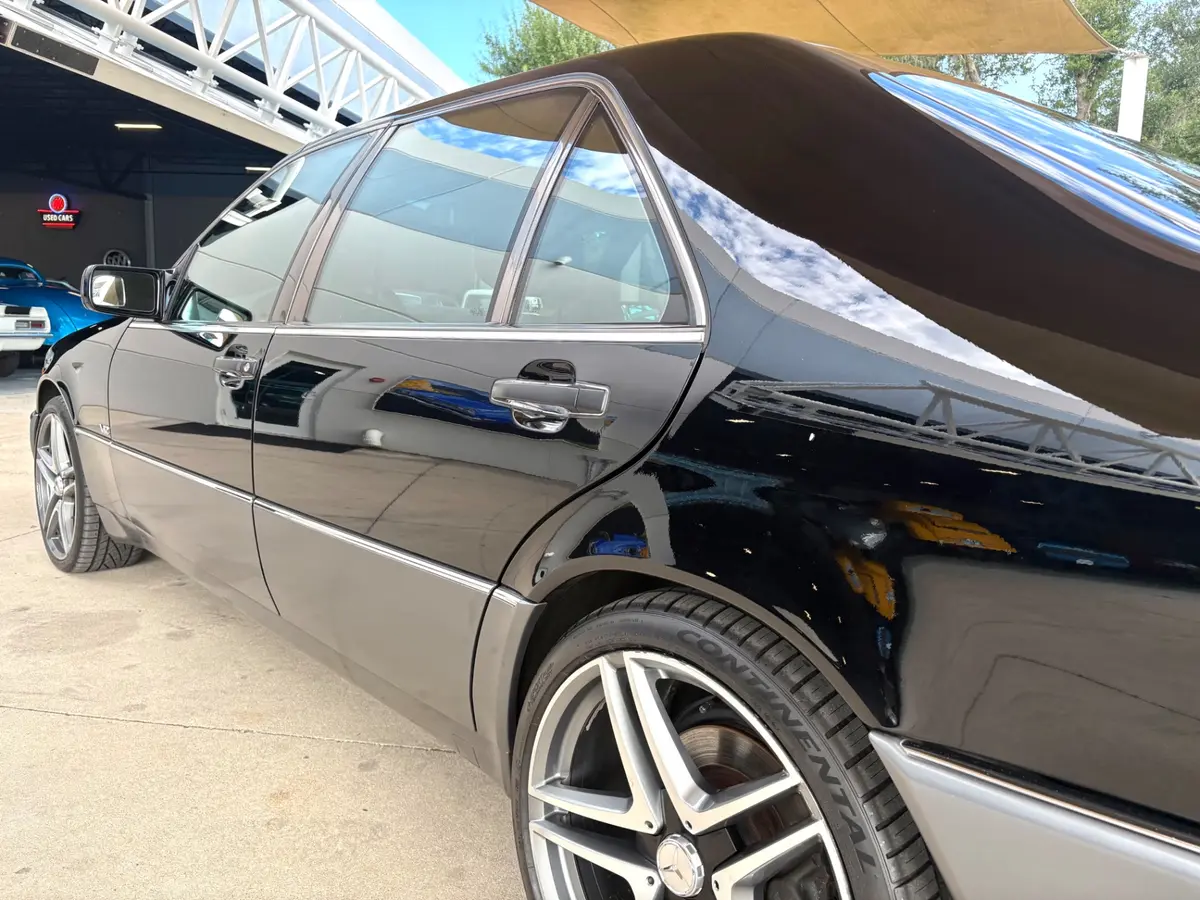 Vehicle photo 14