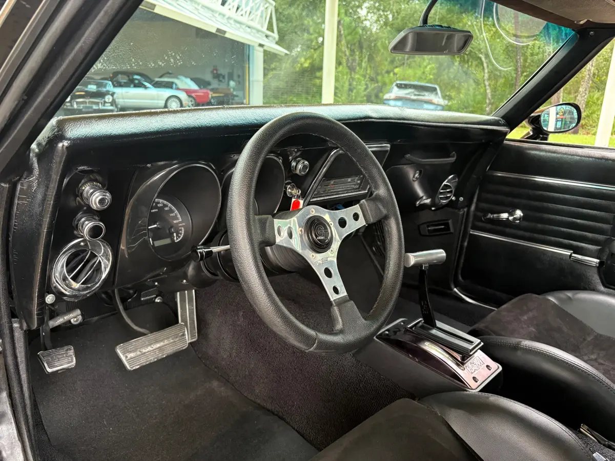 Vehicle photo 31