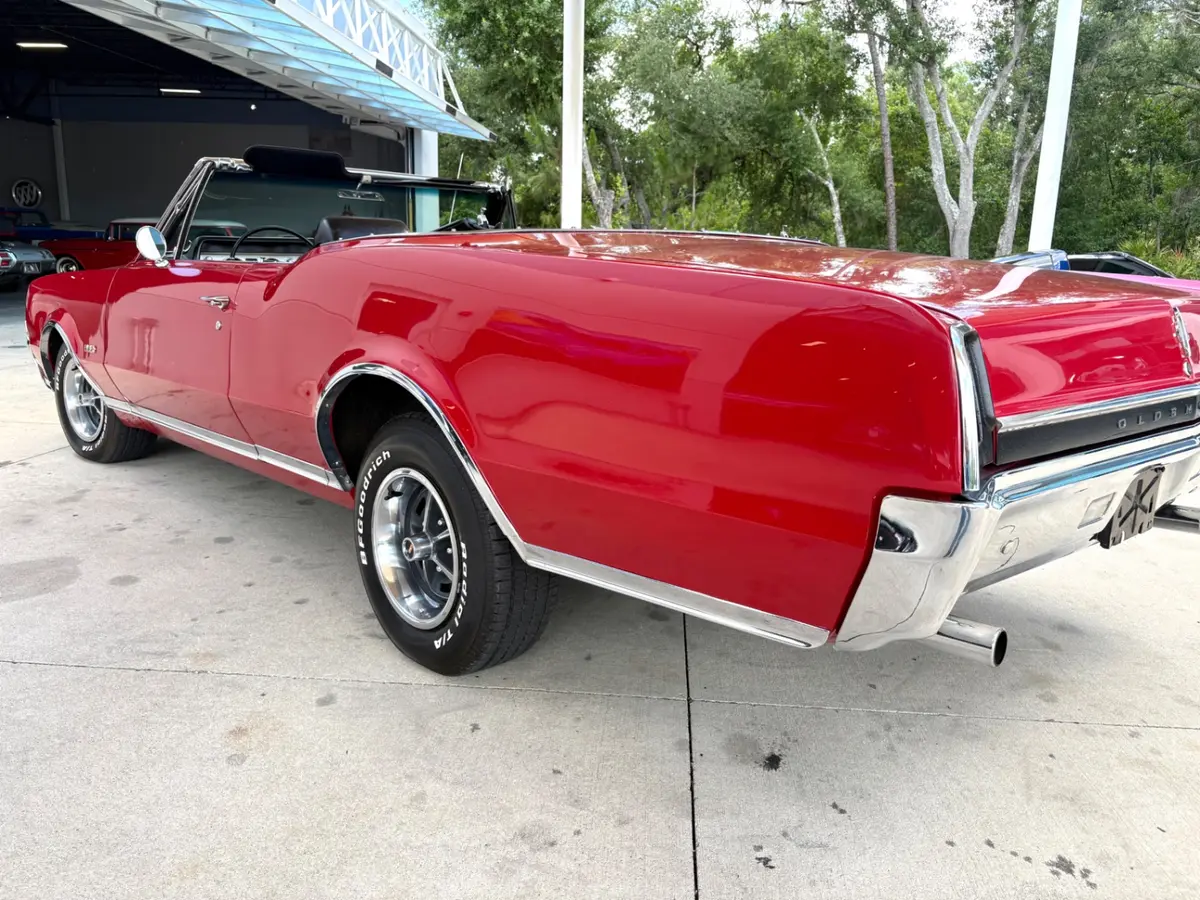 Vehicle photo 15