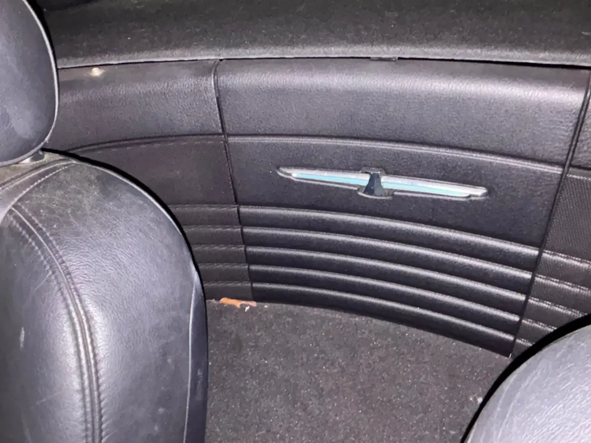 Vehicle photo 28