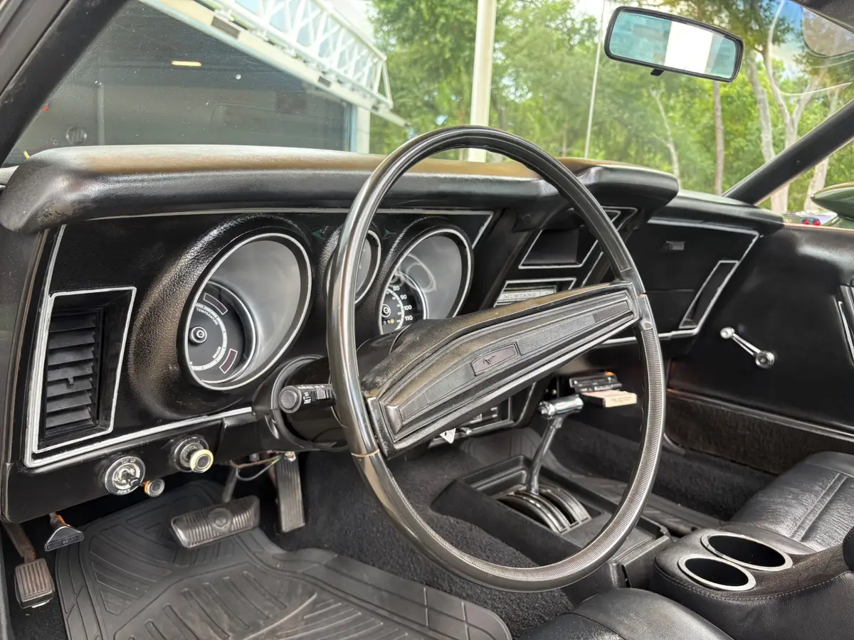 Vehicle photo 35