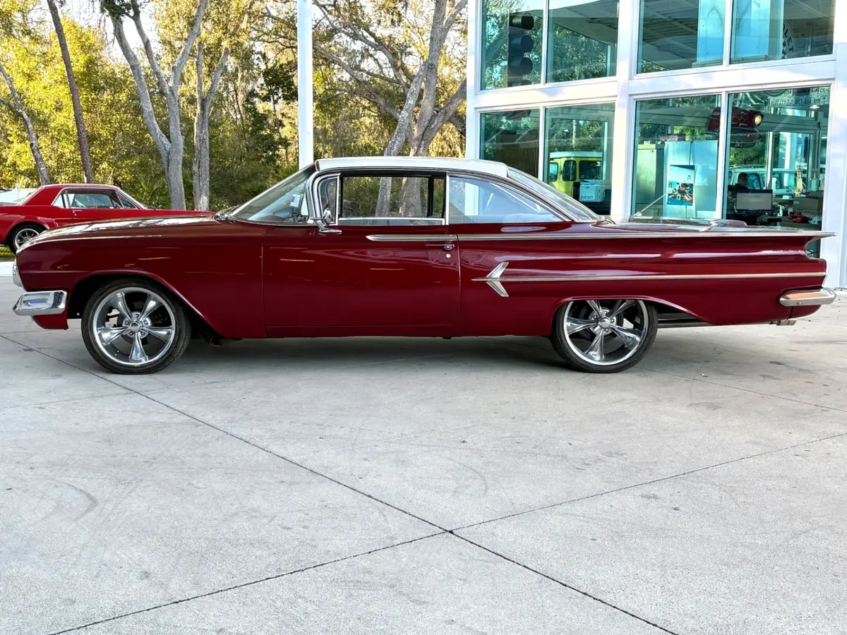 Vehicle photo 11