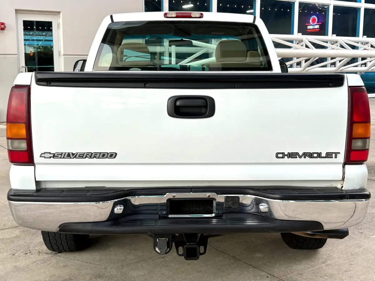 Vehicle photo 7