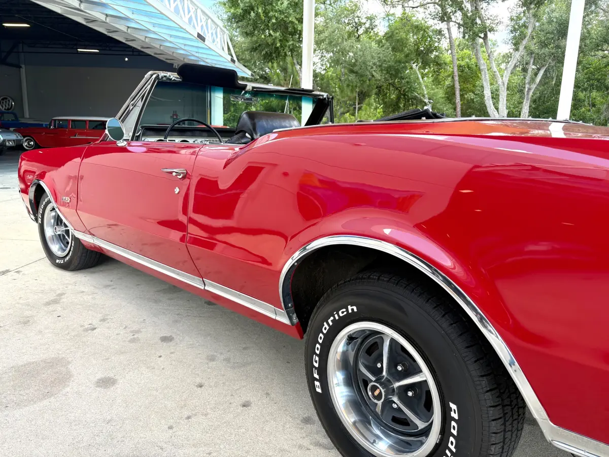 Vehicle photo 14