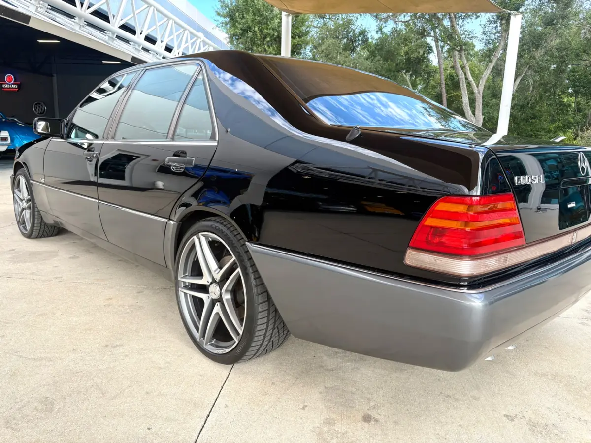 Vehicle photo 15