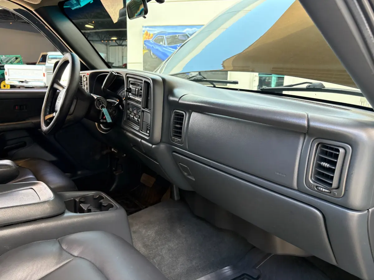 Vehicle photo 37