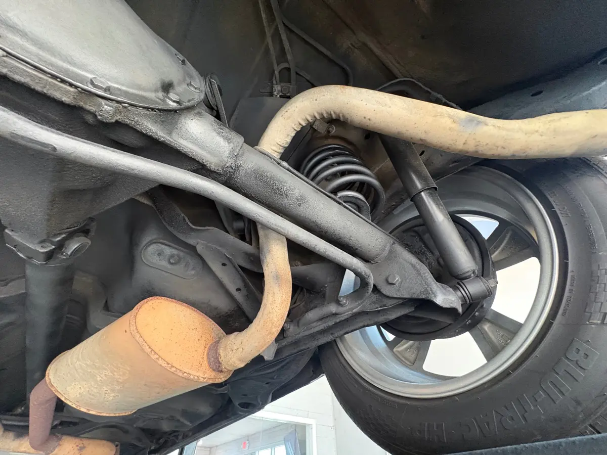 Vehicle photo 43