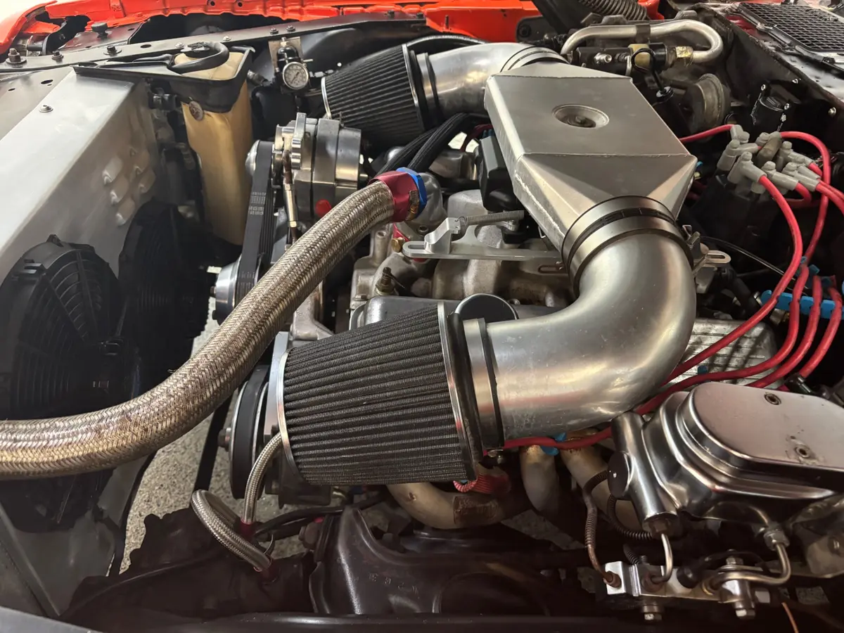 Vehicle photo 19