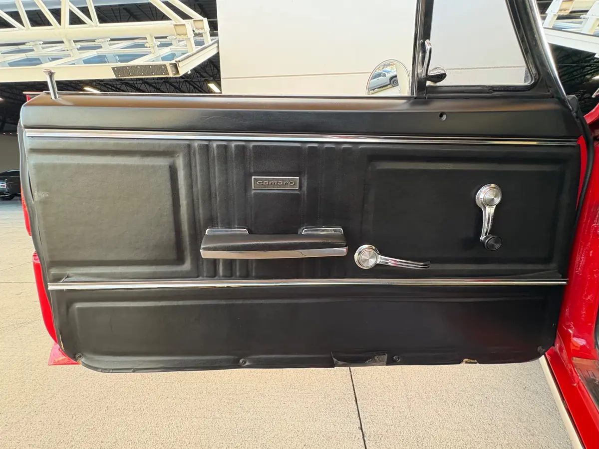 Vehicle photo 32