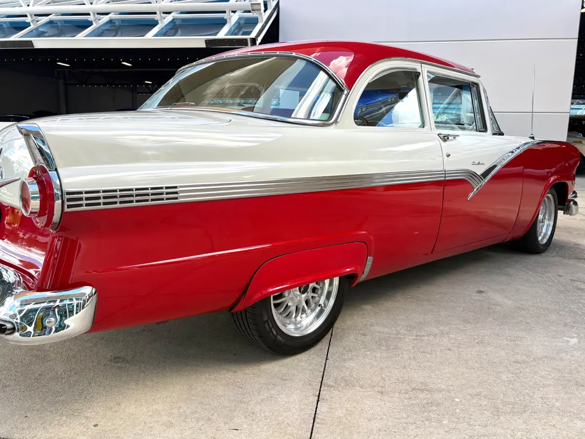 Vehicle photo 16