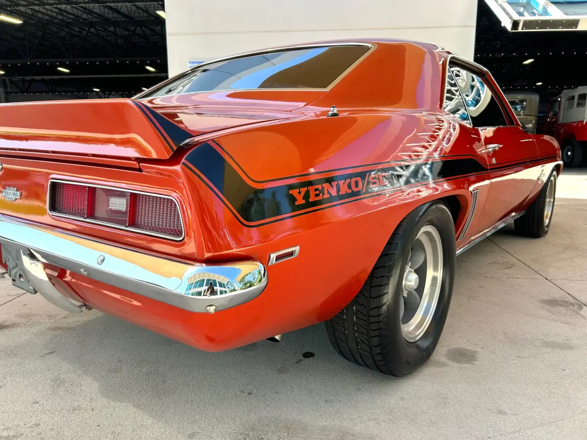 Vehicle photo 17