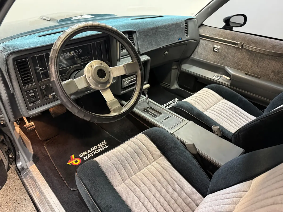 Vehicle photo 18