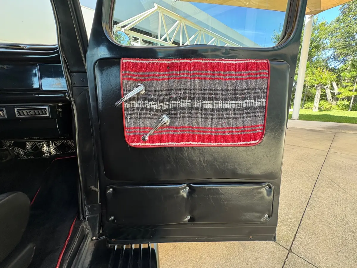Vehicle photo 35