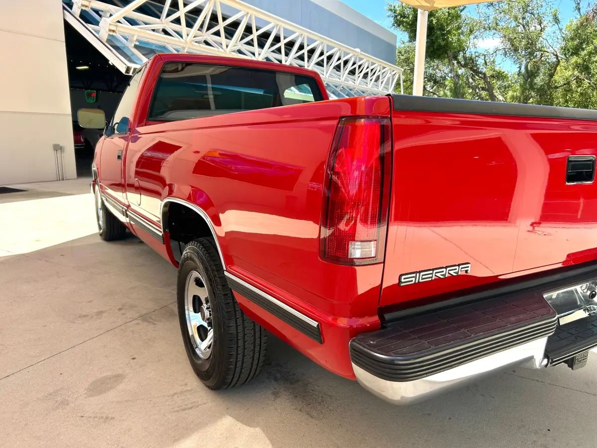 Vehicle photo 14