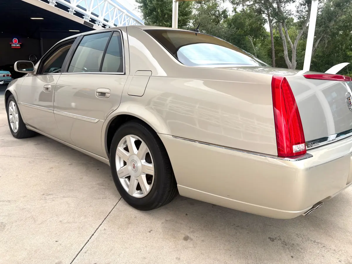 Vehicle photo 15