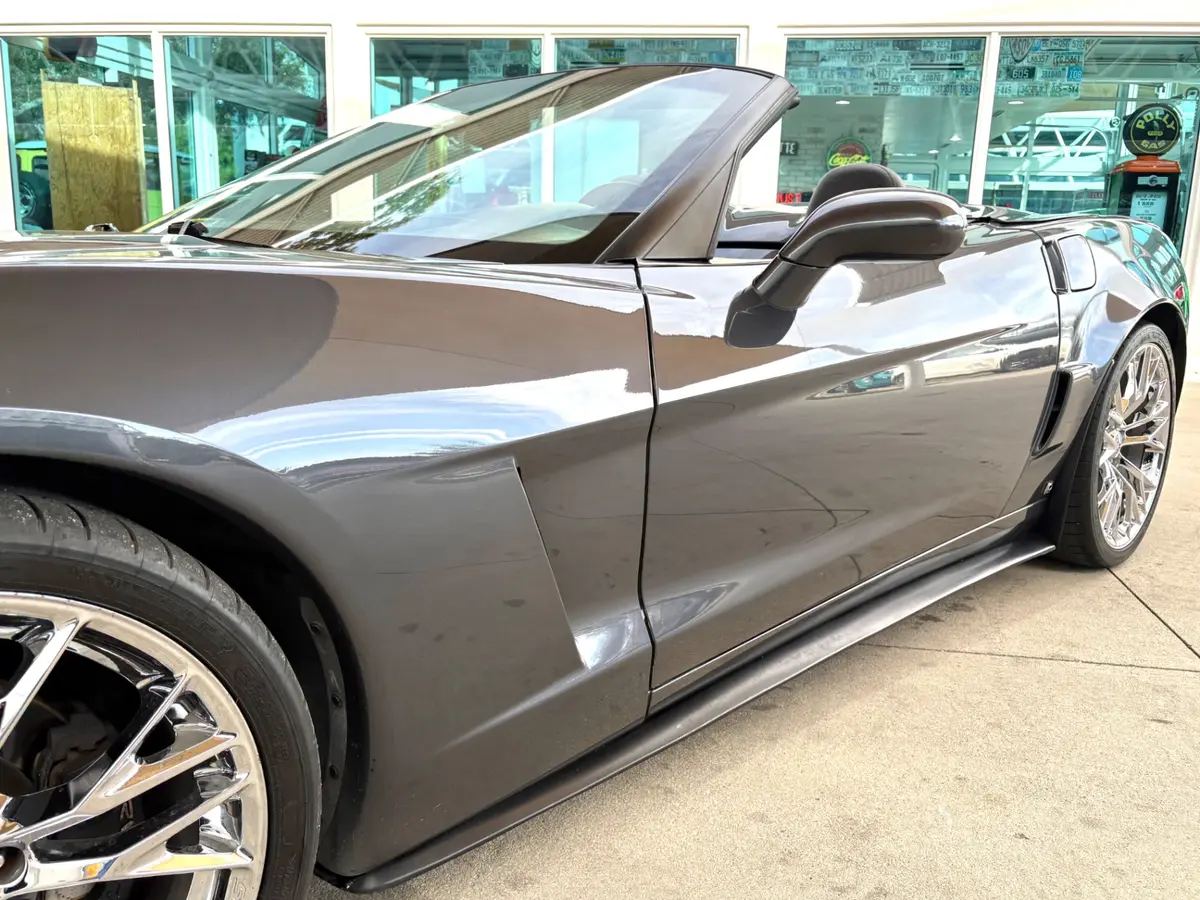 Vehicle photo 13