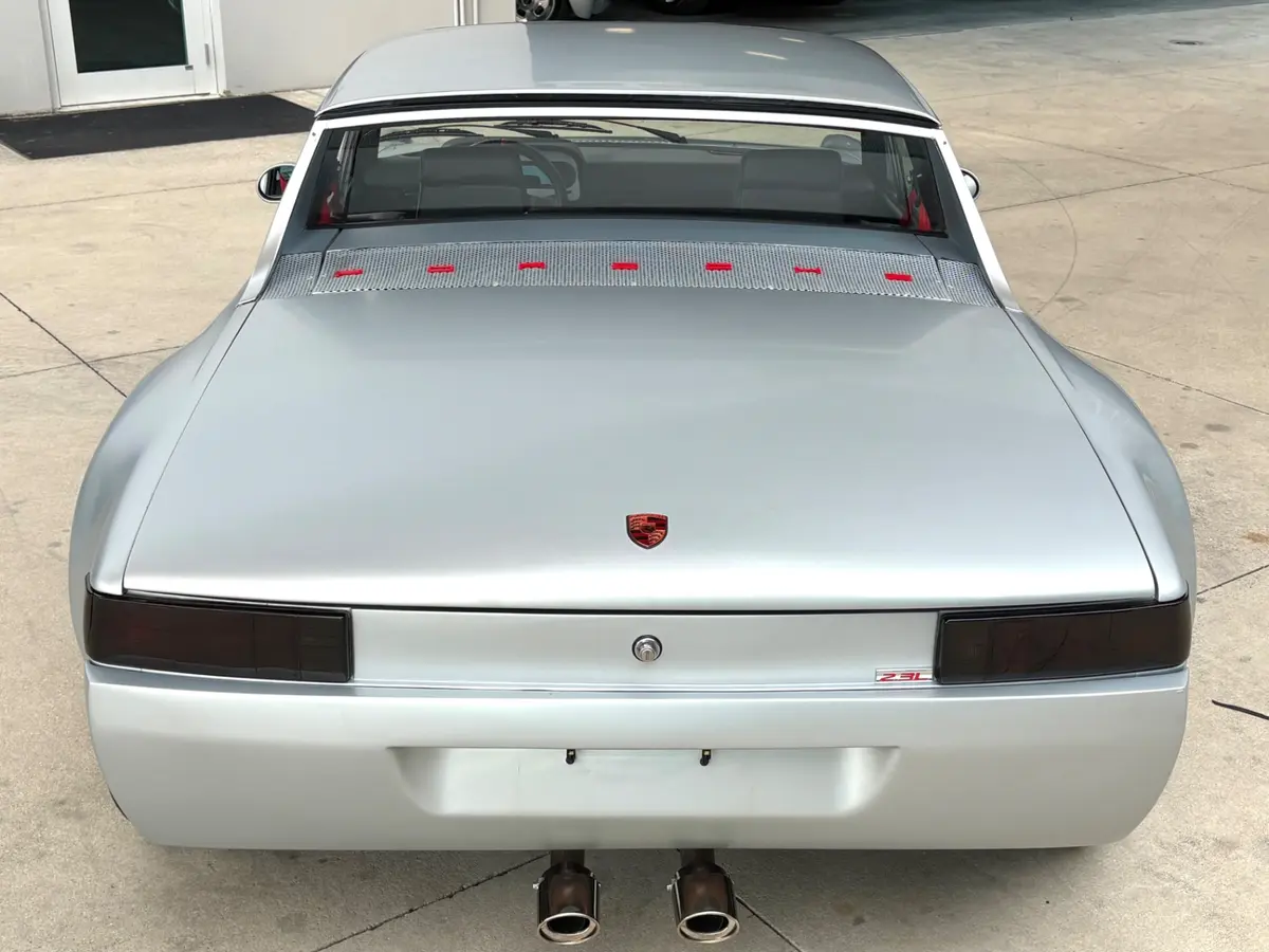 Vehicle photo 8