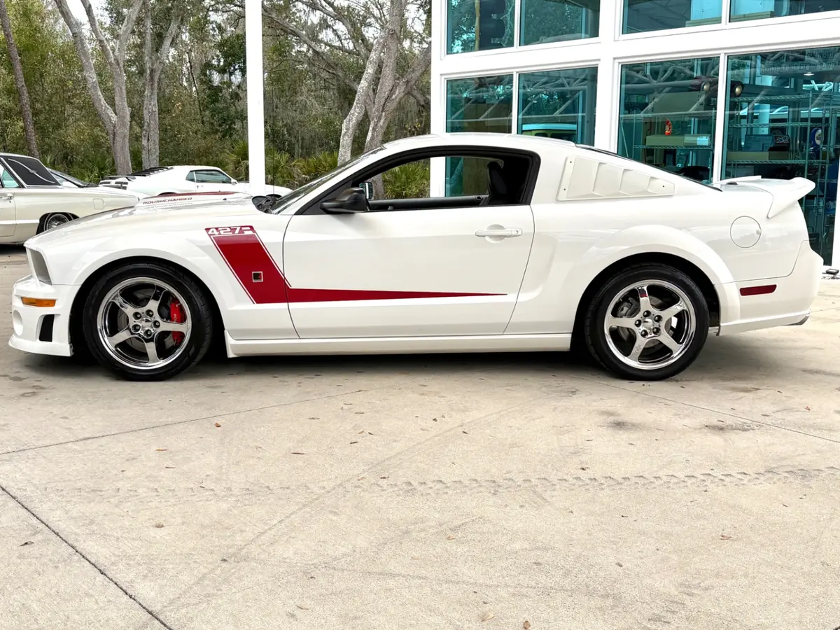 Vehicle photo 11