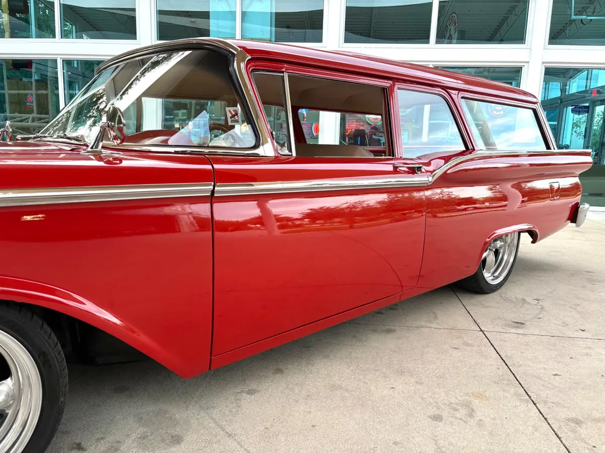 Vehicle photo 13