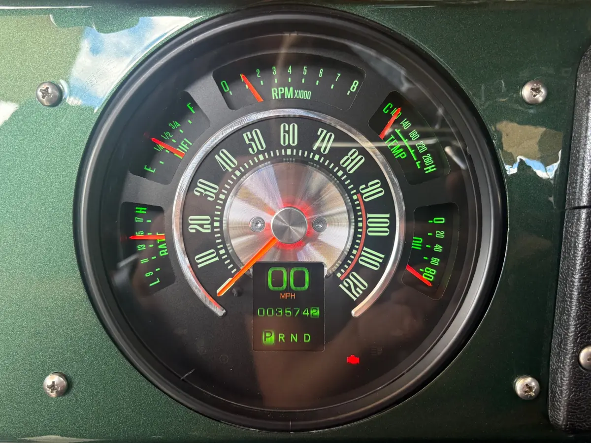 Vehicle photo 31