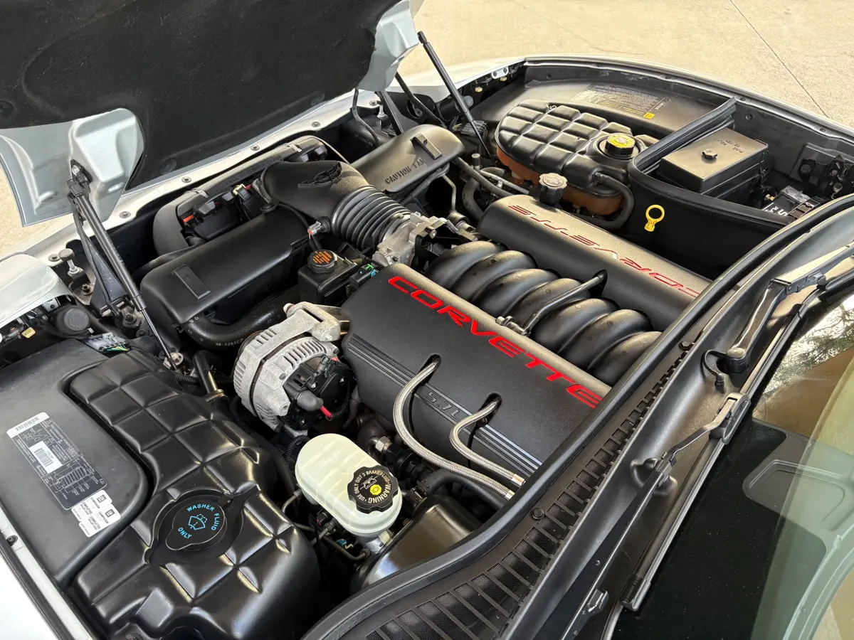 Vehicle photo 33