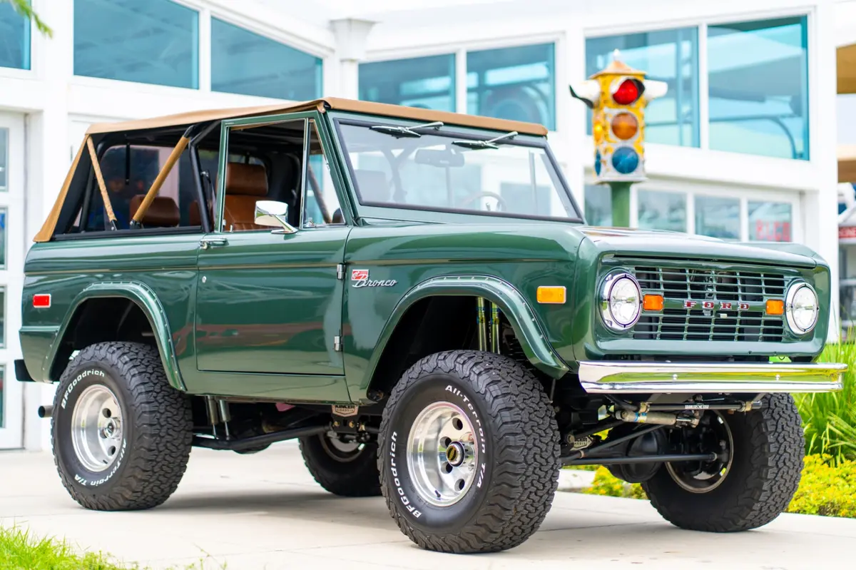Vehicle photo 3