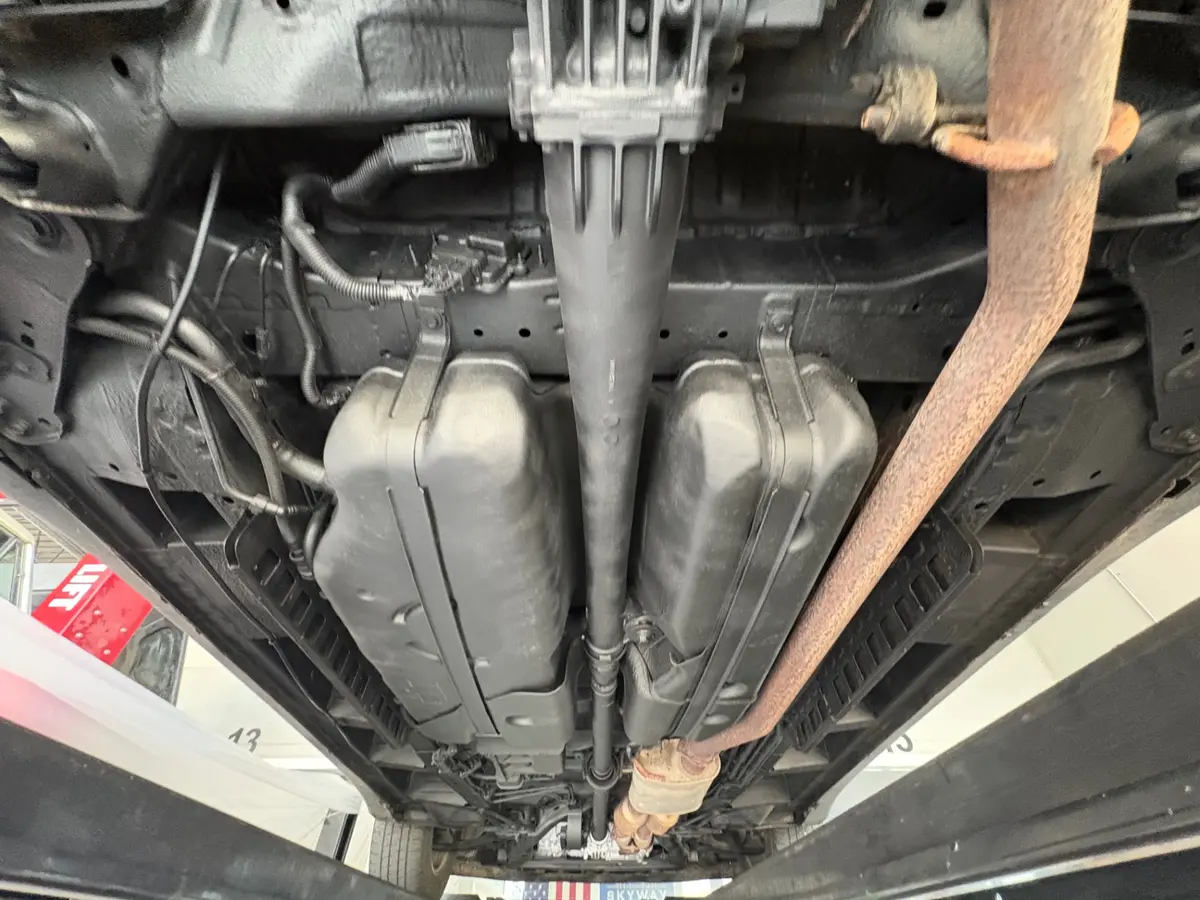 Vehicle photo 52