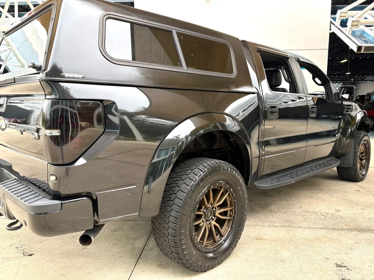 Vehicle photo 16