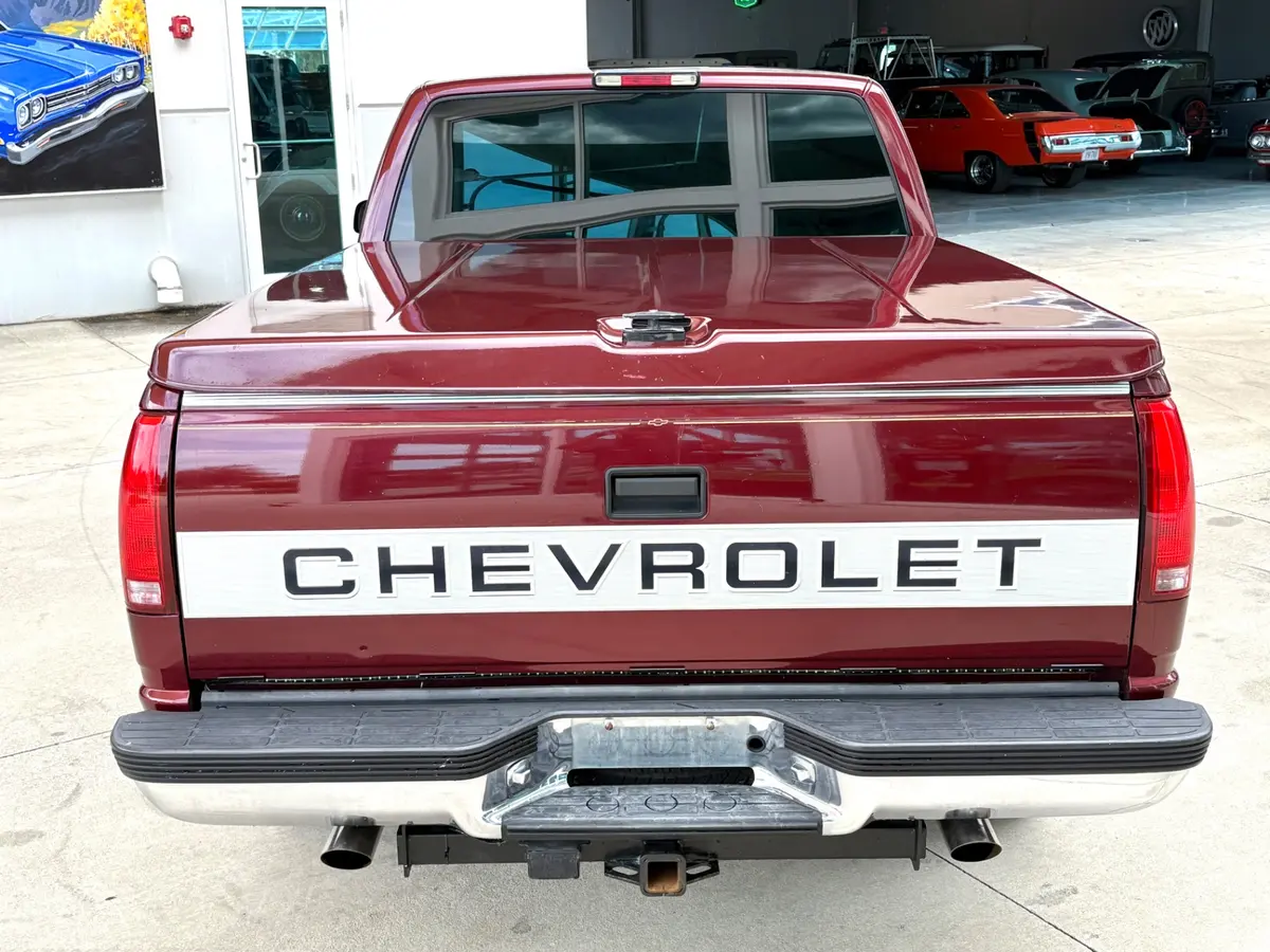 Vehicle photo 8