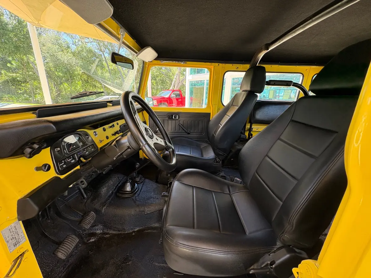 Vehicle photo 32