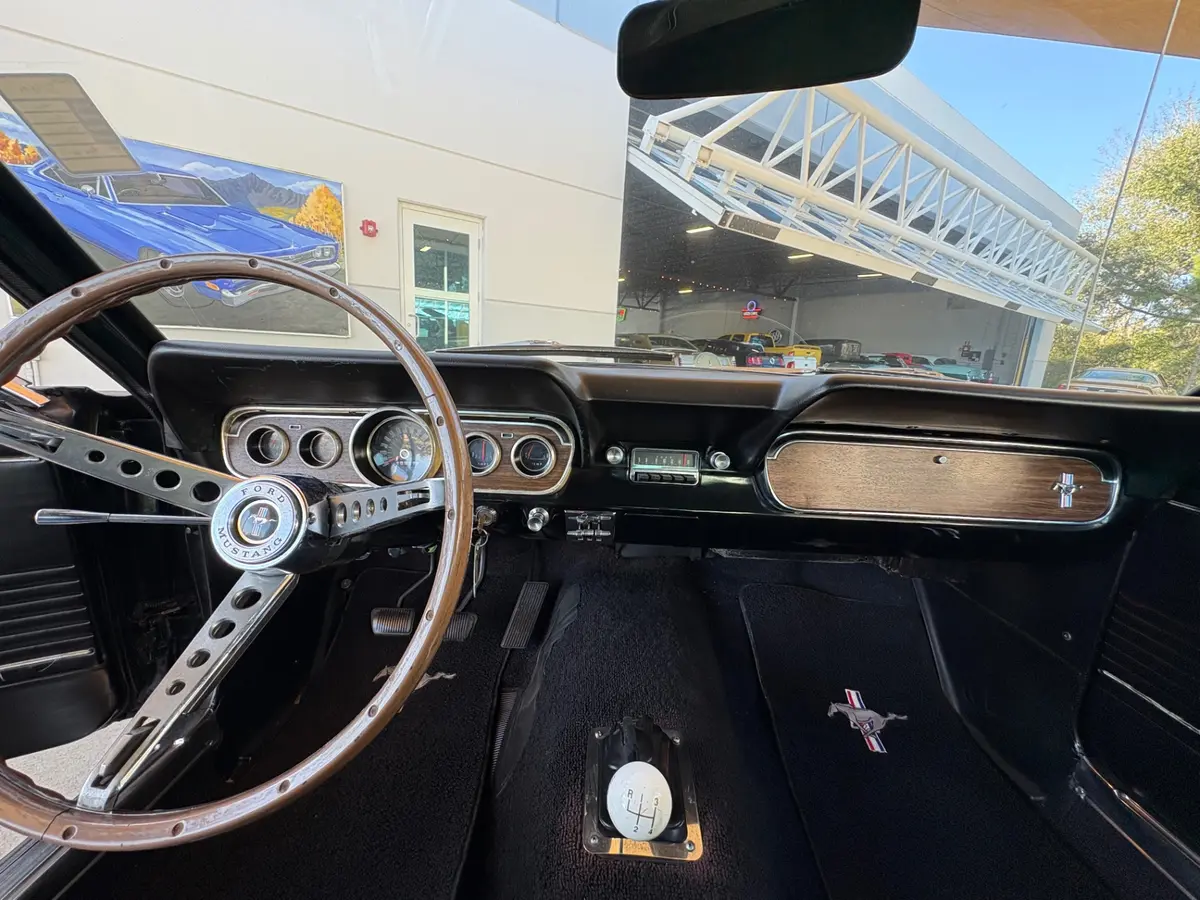 Vehicle photo 36