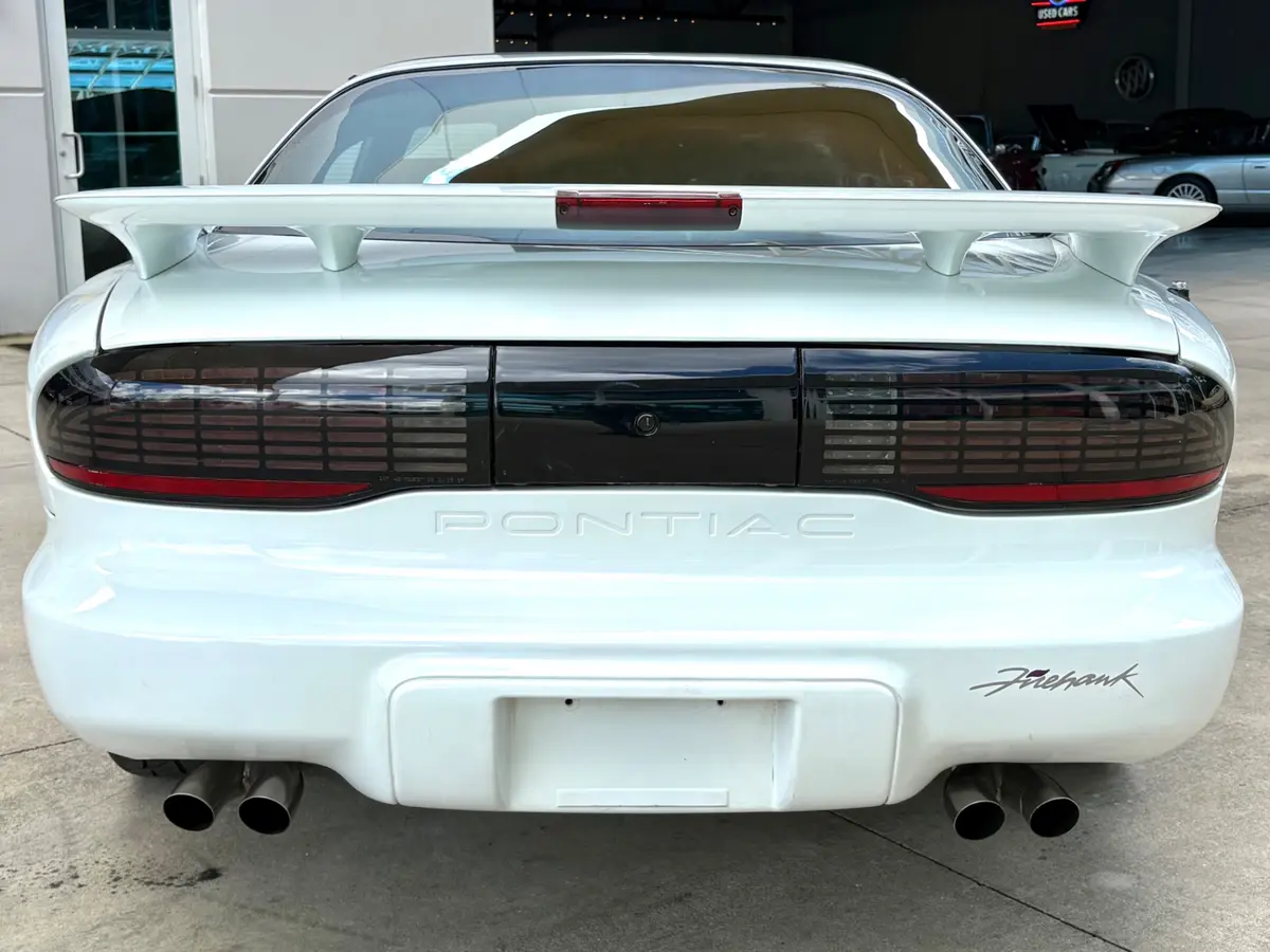 Vehicle photo 7