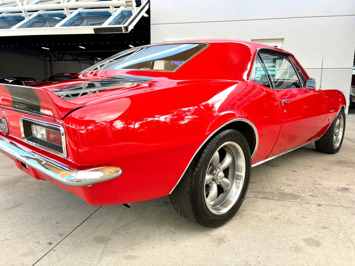 Vehicle photo 17