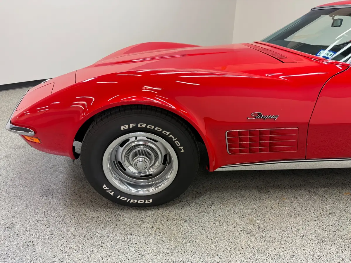 Vehicle photo 12