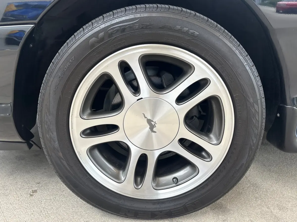 Vehicle photo 27