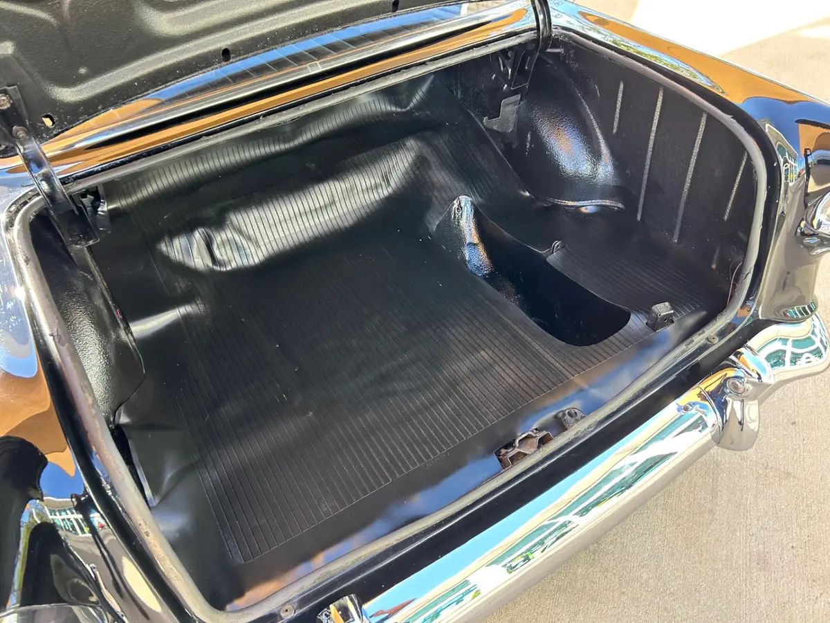 Vehicle photo 9