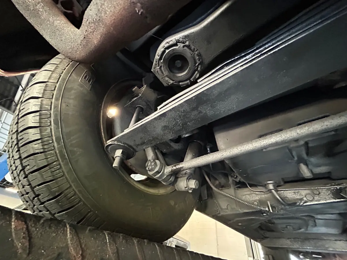 Vehicle photo 30
