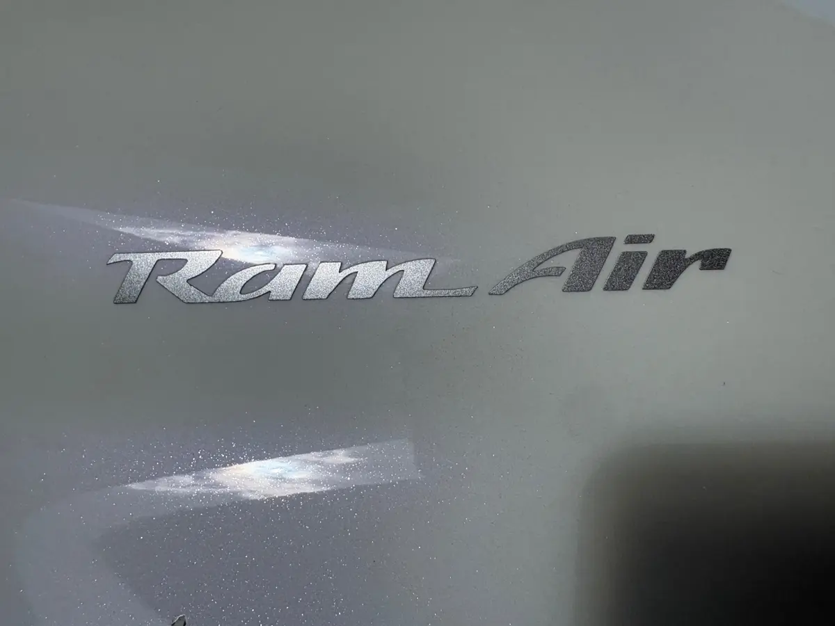 Vehicle photo 23