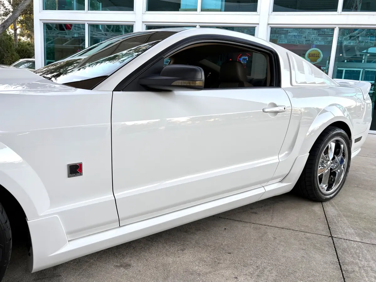 Vehicle photo 13