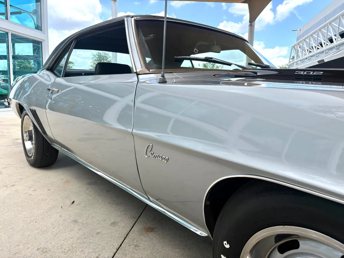 Vehicle photo 18
