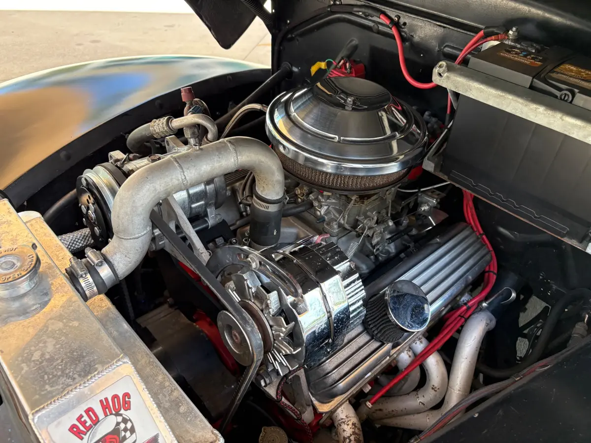 Vehicle photo 28
