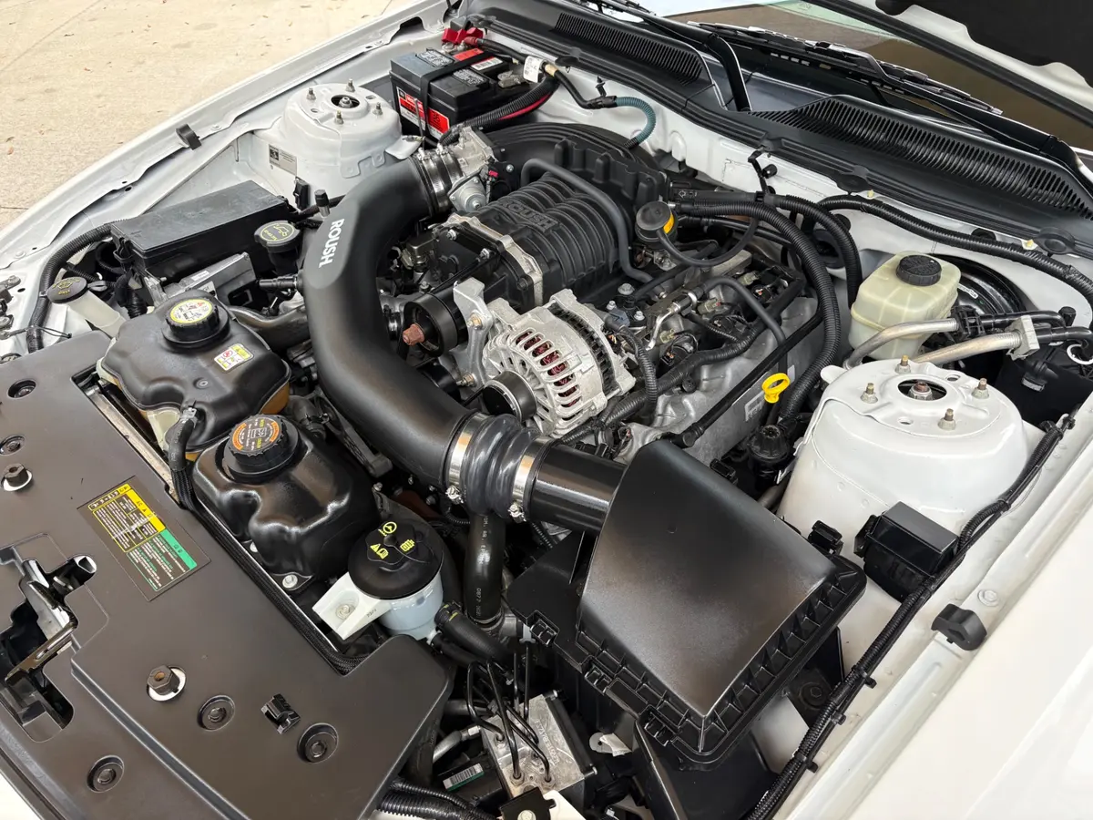 Vehicle photo 32