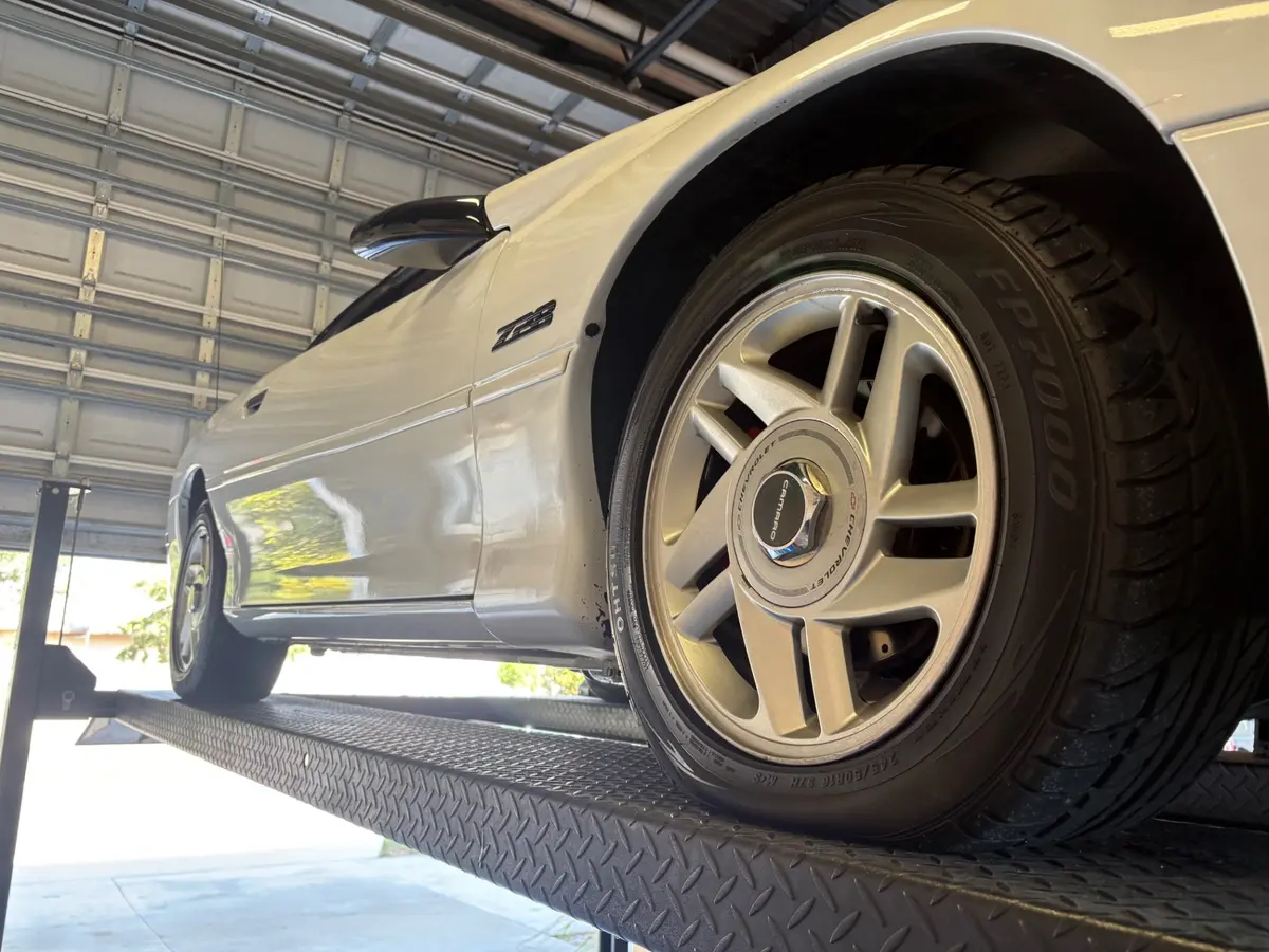 Vehicle photo 30
