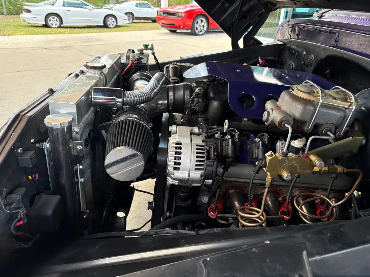 Vehicle photo 30