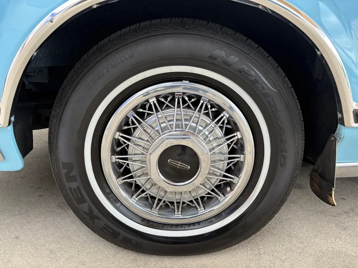 Vehicle photo 23