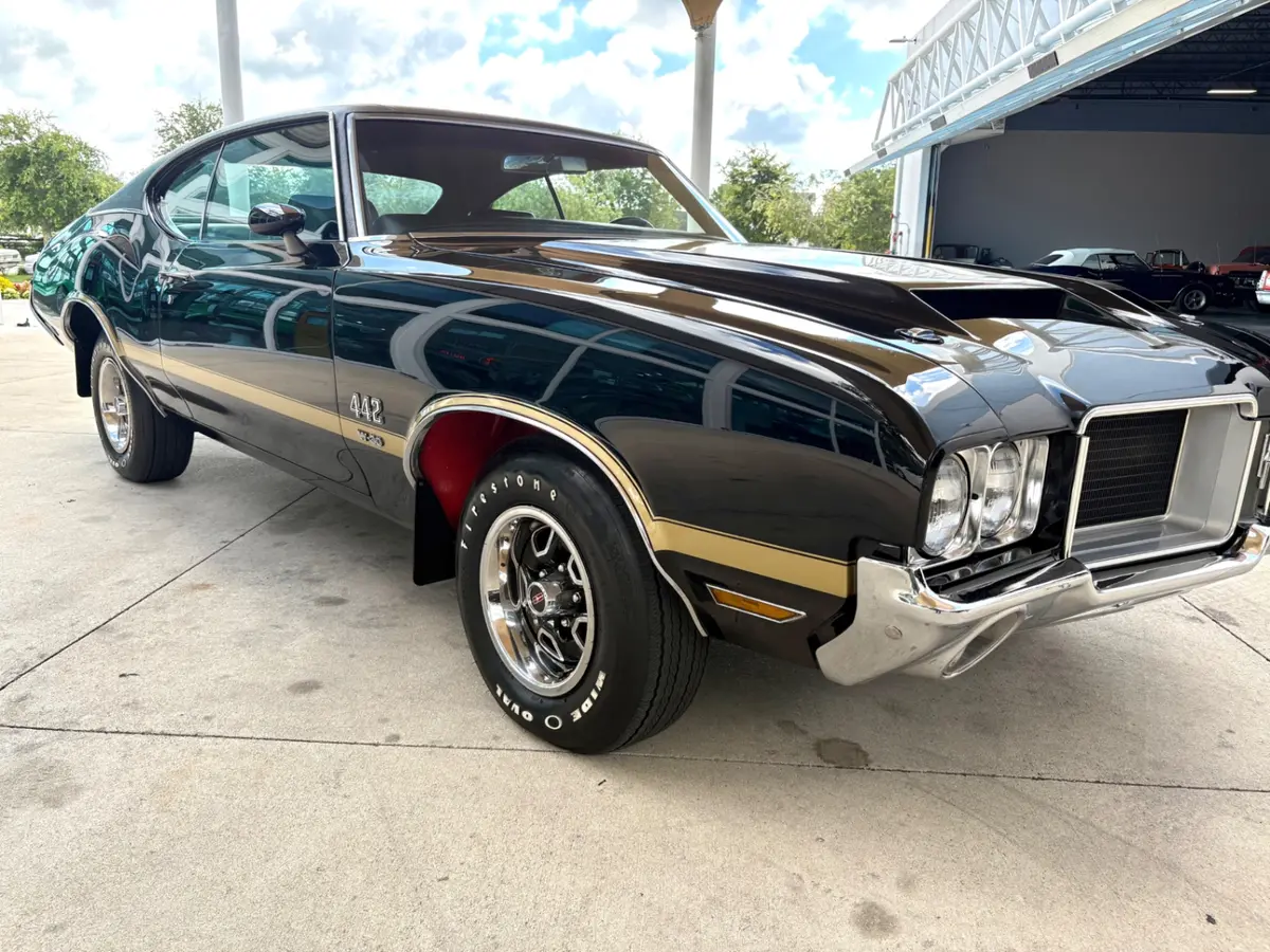 Vehicle photo 19